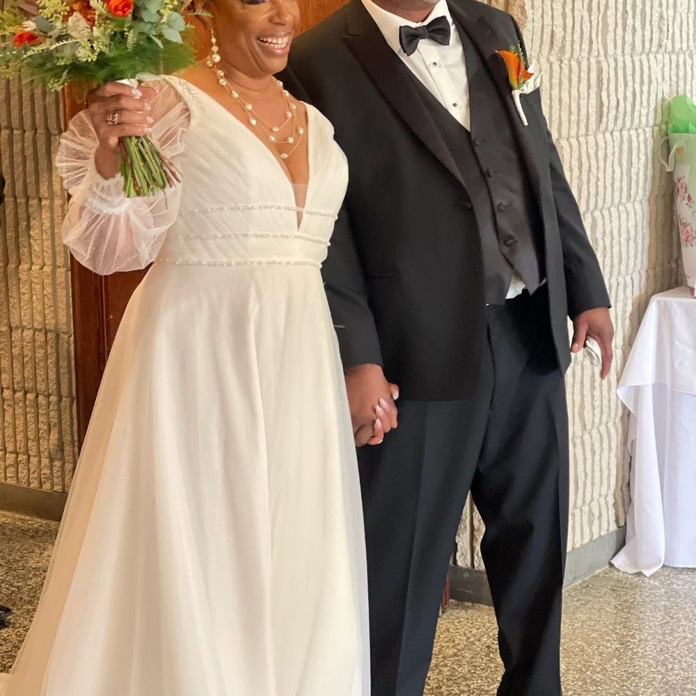 WEDDING DRESS - Picture 4 of 5